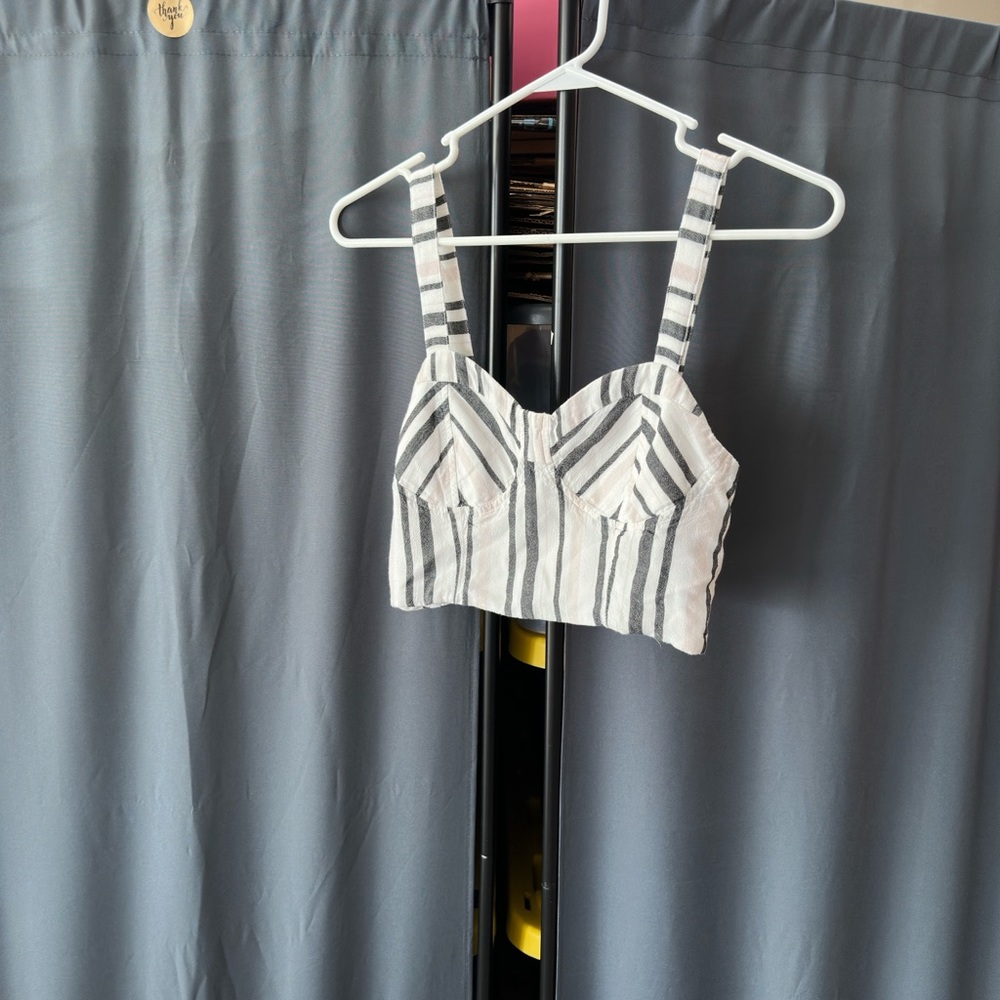 american eagle crop top (ALSO SELLING MATCHING PANTS)